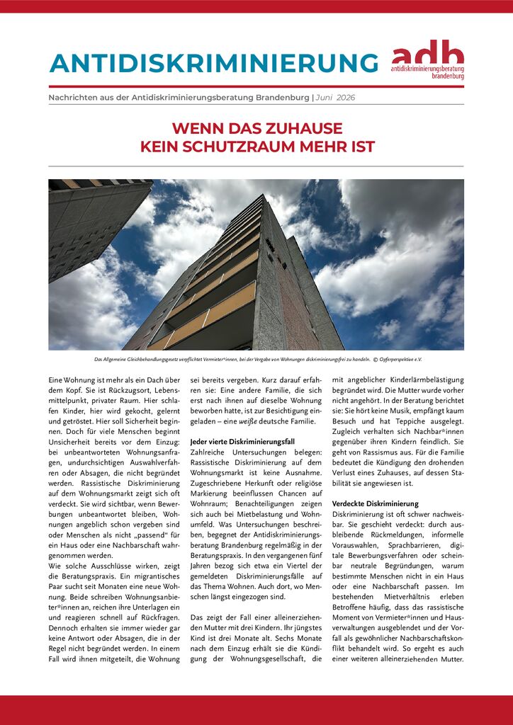 Cover der ADB_News_Juni 2026. Zu sehen ist ein Hochhaus vor Himmel mit Wolken.